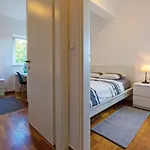 Cvit 1 By Interhome Daire Klenovica