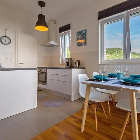 Apartman Cvit 1 By Interhome *